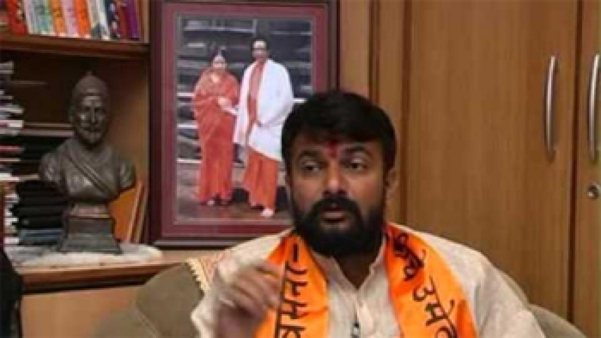 Maharashtra: Irked Shiv Sena MLA holds up train demanding seat of his choice